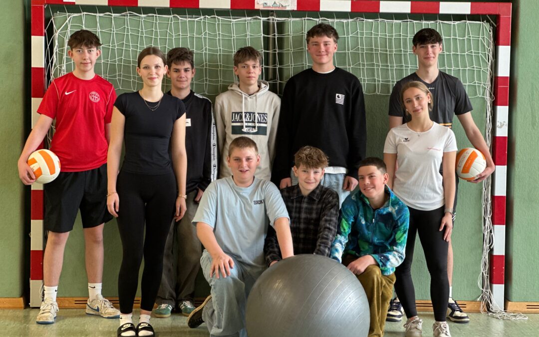 SchülerInnen und Schüler der Mittelschule Gols und des PANNONEUMs im Turnsaal am PANNONEUM